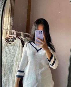 Clearance Sale 🎀Cute White V-Neck Top