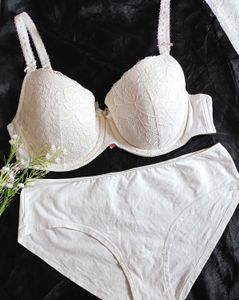 Beutiful Lace Hunkemoler Bra Set