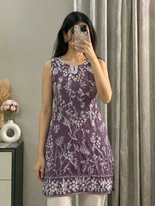 Elegant Purple Embroidered Kurta