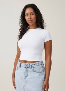 nuon Essential white tee