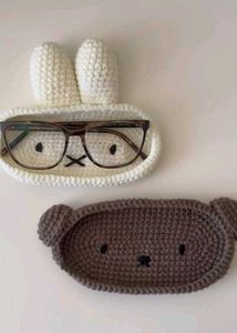 Spectacle Holder