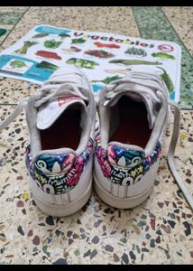 Rare vintage  White Adidas Sneakers with Flor