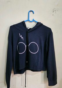 Navy Blue Cropped Hooded Zipper Top with Graphic P