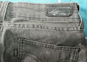 Levi's Women High Weist, Slim Fit ,Ripped Skinny J