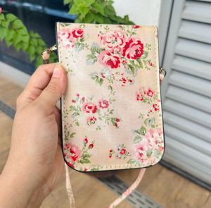 Vintage Design Floral Print Sling Bag with Clasp