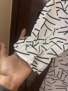 Style Quotient - White &amp; Black Abstract Print