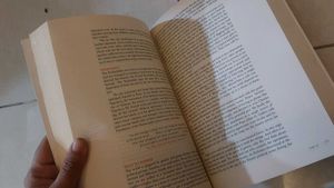 The 48 Laws of Power By Robert Greene