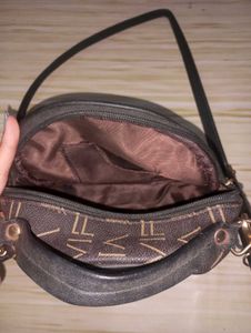 Chic Bee Emblem Crossbody Bag