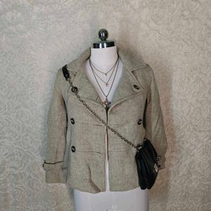 Chic Double-Breasted Cropped Jacket