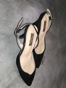Black Pointed-Toe Slingback Kitten Heels