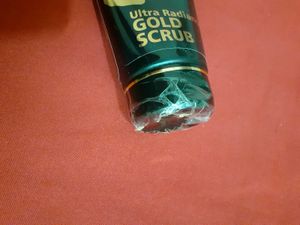 Qraa Men Ultra Radiance Gold Scrub
