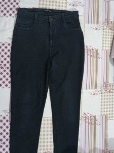 Classic Black High-Waisted Jeans