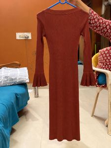 Elegant Ribbed Flare Sleeve Midi Dress