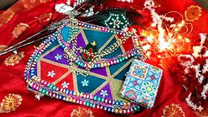 ✨festival special handmade beaded clutch