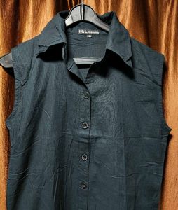Sleeveless Button-Up Black Tunic Top