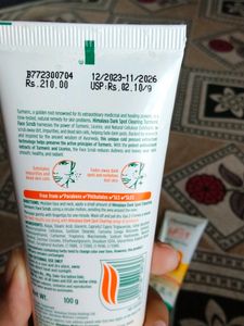 Himalaya Dark Spot Clearing Turmeric Scrub &amp; Pack
