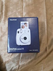 📸 BRAND NEW Fujifilm Instax Mini 11 Instant Camer