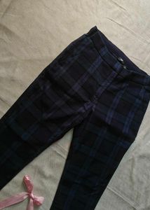Stylish Plaid Skinny Pants