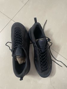 Stylish Men's Dark Grey Sneakers