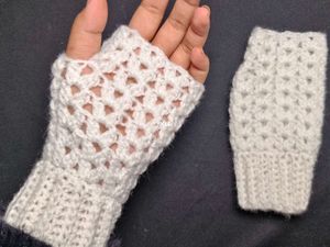 Crochet v-stitch gloves