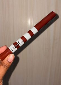 Lakme Hya beach edit 9 to 5. 2 in 1 lipstick liner