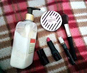 Make Up Essential