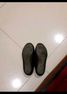 BATA BLACK FLATS