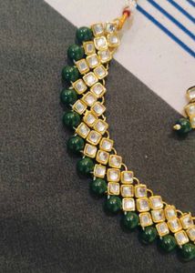 Elegant Kundan Necklace with Earrings