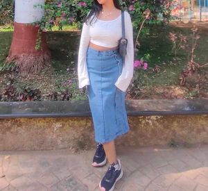 Stylish Blue Denim Skirt