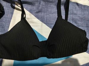 Black Ribbed Sports Bra