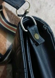 Stylish Black sling Bag.🖤Best for hangover