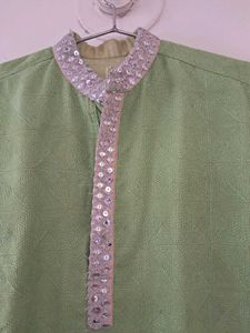 Men's Green Embroidered Kurta