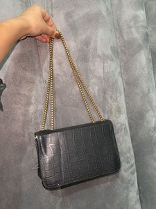 Chic Black Croc Embossed Chain Bag