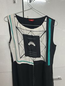 Stylish Sleeveless Black Ethnic Gown