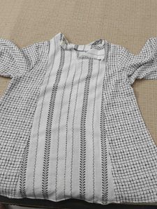 Elegant White &amp; Grey Printed top