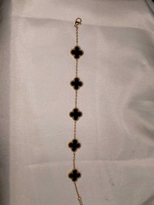 Elegant Clover Bracelet