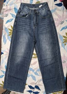 High-waisted, wide-leg denim jeans in a medium-to-