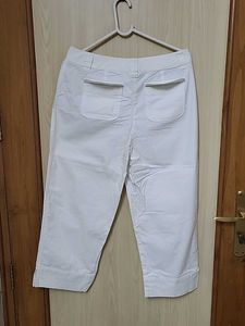 Chic White Capris for Women