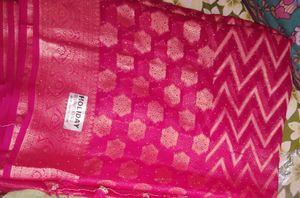 this is new hot pink saree ne