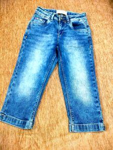 Stylish Blue Denim Capris