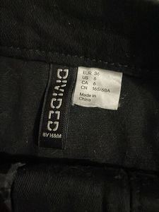 H&amp;M Chic Black Mini Skirt with Zippers