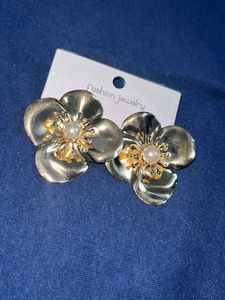 girl anti tarnish Gold Flower Pearl Stud Earings
