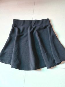 Black skater skirt