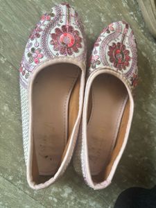 Trendy Jutties for girls