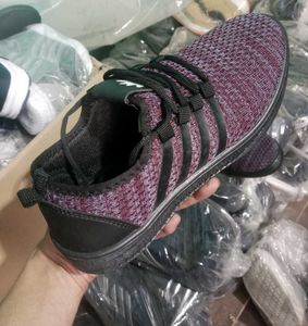 NEW NO USED SPORTS SHOES FOR MEN AND WOMEN.