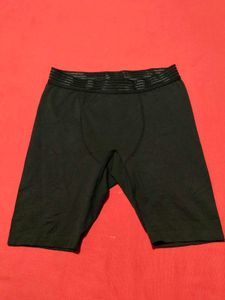 BLACK STRETCH WORKOUT SHORTS – SIZE M