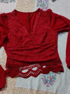 Chic Burgo Lace Cropped Top