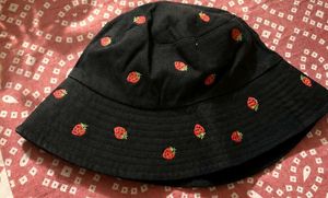 Bucket Hat 🍓🖤