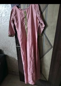 Elegant Pink Kurta with Gold Embellishments