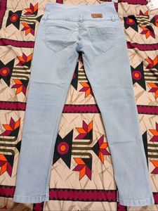 Trendy High-Waist Light Blue Skinny Jeans
